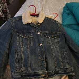 Universal Thread Blue Denim Jacket with Cream Sherpa Lining